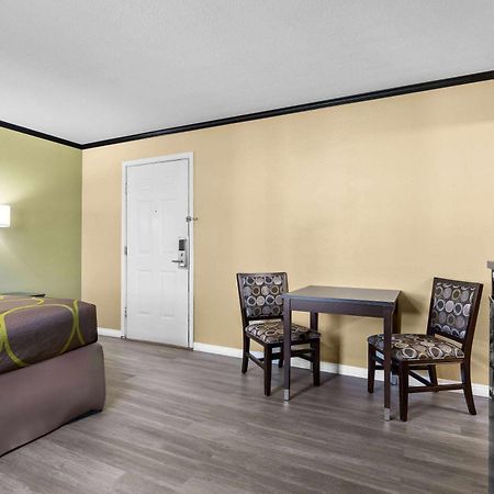 Super 8 By Wyndham Crescent City Eksteriør billede