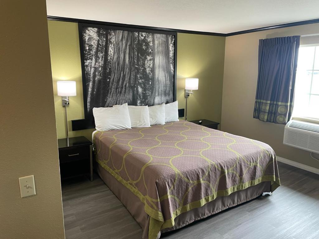 Super 8 By Wyndham Crescent City Eksteriør billede
