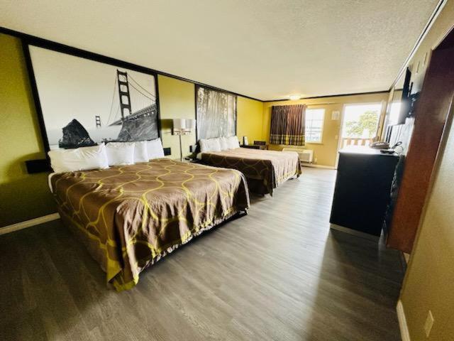 Super 8 By Wyndham Crescent City Eksteriør billede