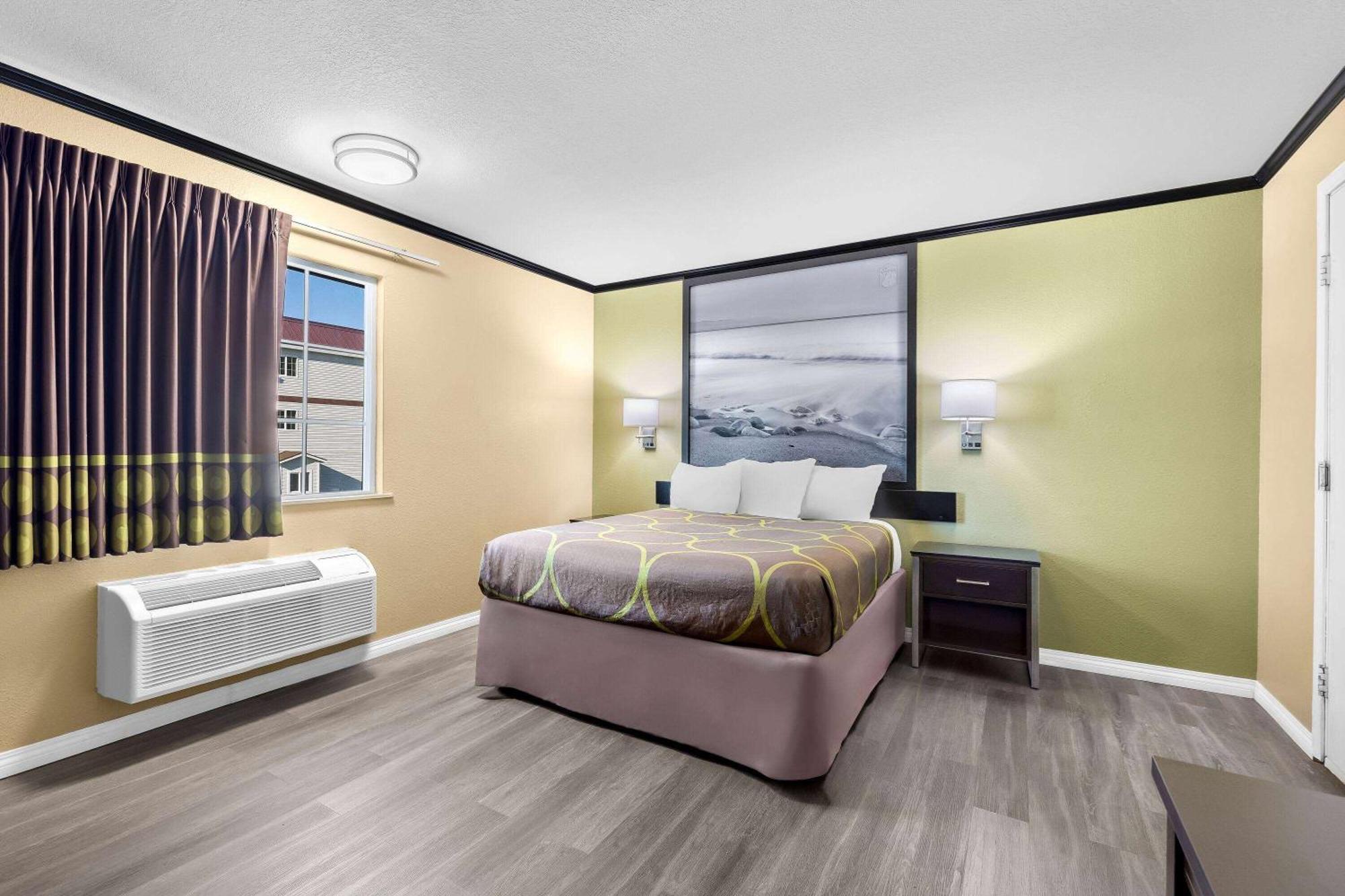 Super 8 By Wyndham Crescent City Eksteriør billede