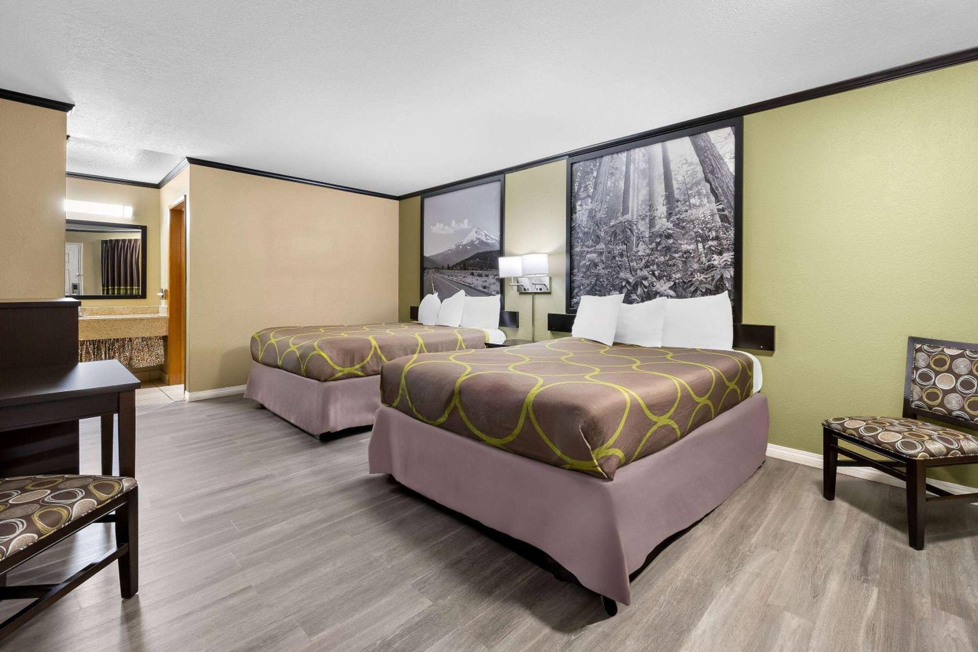 Super 8 By Wyndham Crescent City Eksteriør billede