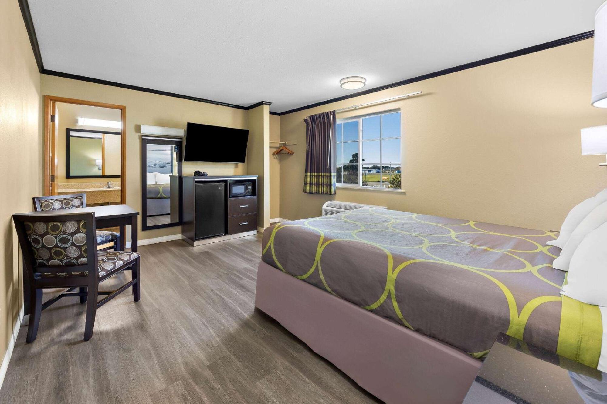 Super 8 By Wyndham Crescent City Eksteriør billede
