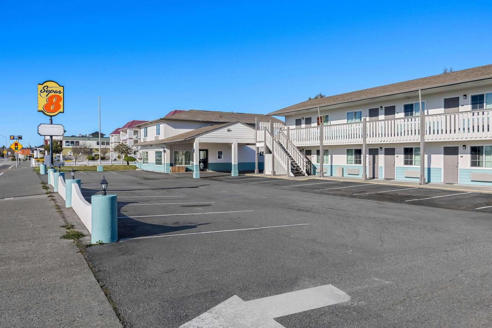 Super 8 By Wyndham Crescent City Eksteriør billede