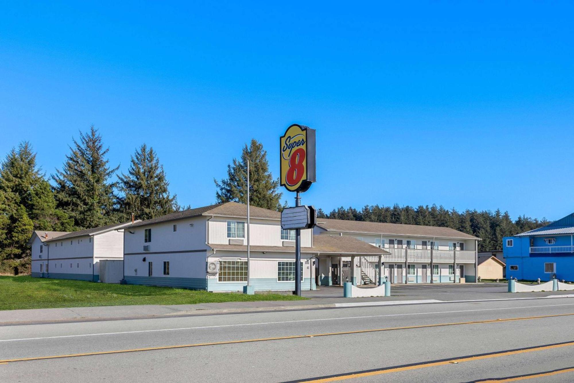 Super 8 By Wyndham Crescent City Eksteriør billede