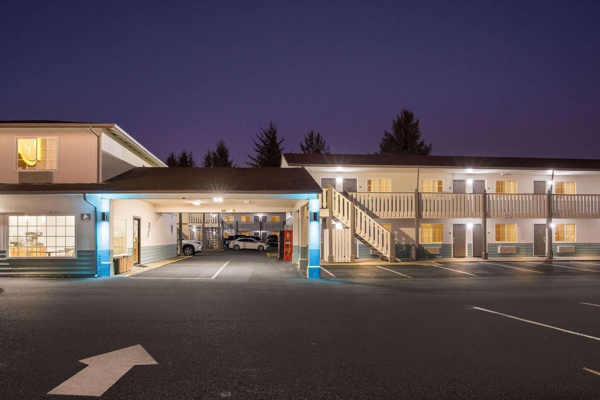 Super 8 By Wyndham Crescent City Eksteriør billede