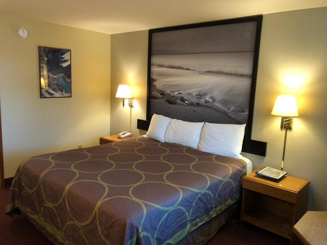 Super 8 By Wyndham Crescent City Eksteriør billede