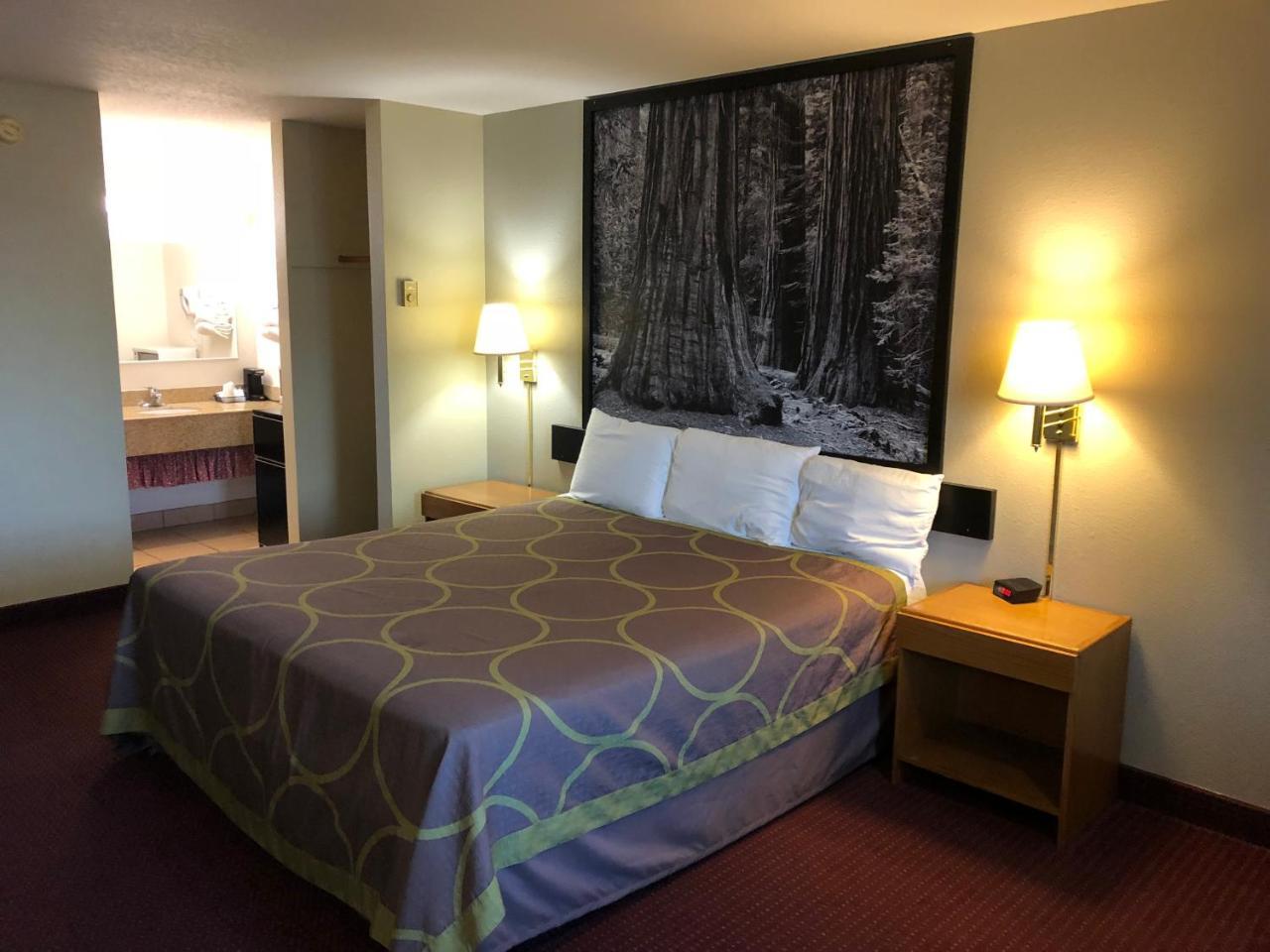 Super 8 By Wyndham Crescent City Eksteriør billede